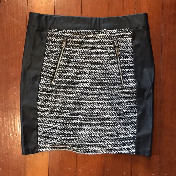 H&M Dresses & Skirts - Pencil skirt